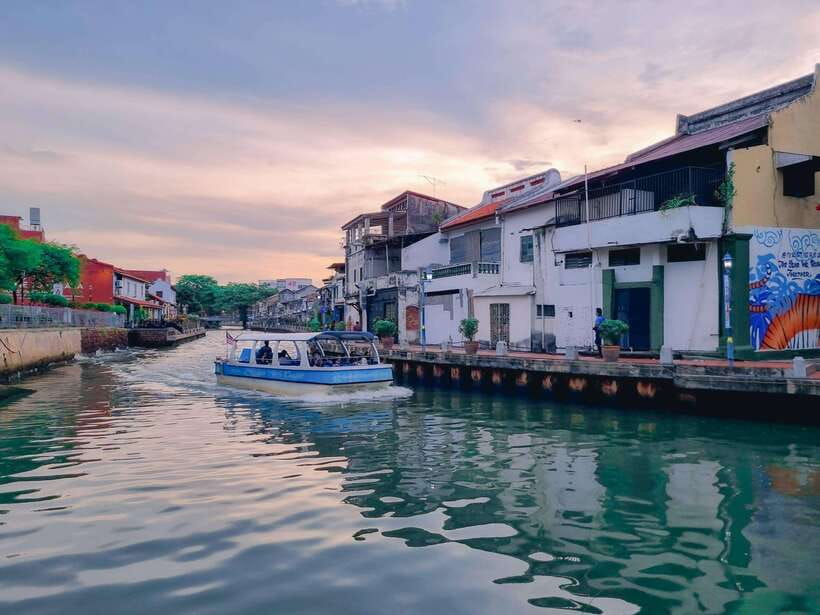 Kuala Lumpur: Malacca Day Trip with River Cruise and Lunch - The road from Kuala Lumpur to Malacca
