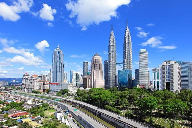 Kuala Lumpur Night City Tour: Experience the Nightlife - Lake Symphony and the KLCC finale