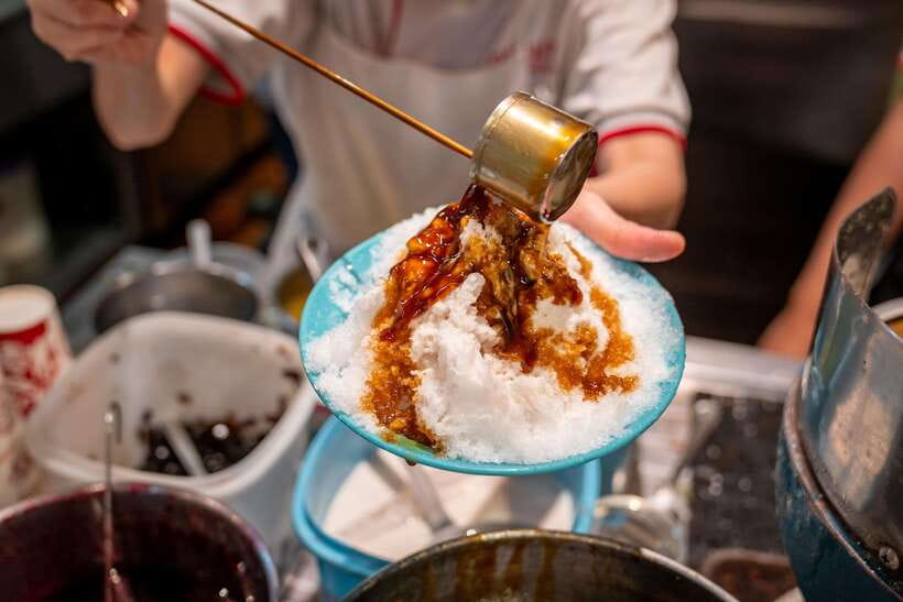 Kuala Lumpur: Nightlife Street Food Tour with 6 Tastings - The MRT ride and Sri Maha Mariamman Temple