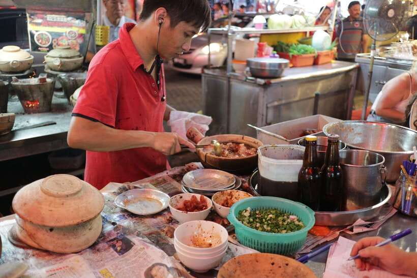Kuala Lumpur: Nightlife Street Food Tour with 6 Tastings - What the food selection tells you about Kuala Lumpur