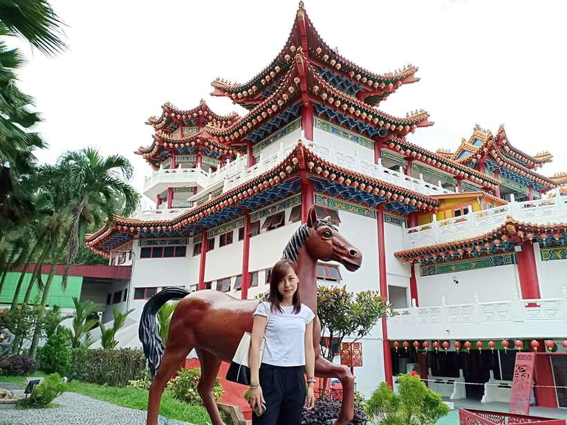 Kuala Lumpur: Private Batu Cave, National Mosque Tour, Lunch - Petaling Street and Central Market for a taste of city life