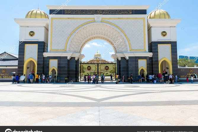 Kuala Lumpur Private City Highlights Tour - Batik and a final look at Malaysian craft