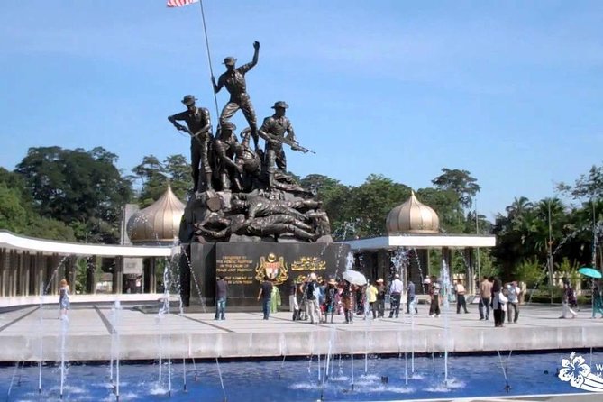 Kuala Lumpur Private City Highlights Tour - Royal residence and national memory