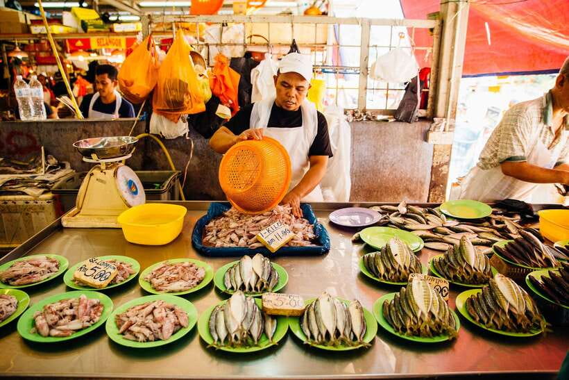 Kuala Lumpur: Private Food Tour – 10 Tastings with Locals - Two temples, two cultural perspectives