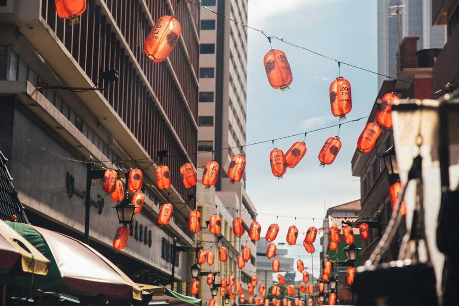 Kuala Lumpur: Private Food Tour – 10 Tastings with Locals - A guide who shapes the experience