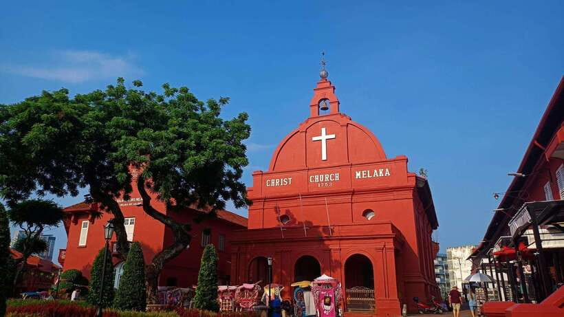 Kuala Lumpur: Private Malacca Night Tour w/Cruise & Trishaw - Independence landmarks and the Malacca riverfront