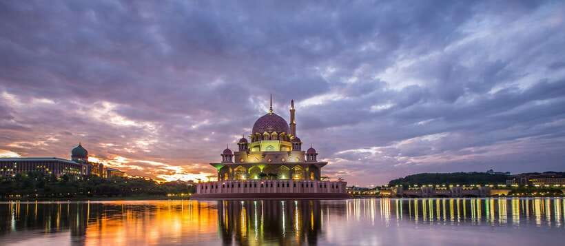 Kuala Lumpur: Putrajaya City Tour with Lake Cruise - Warisan Agricultural Heritage Park and the rubber trees