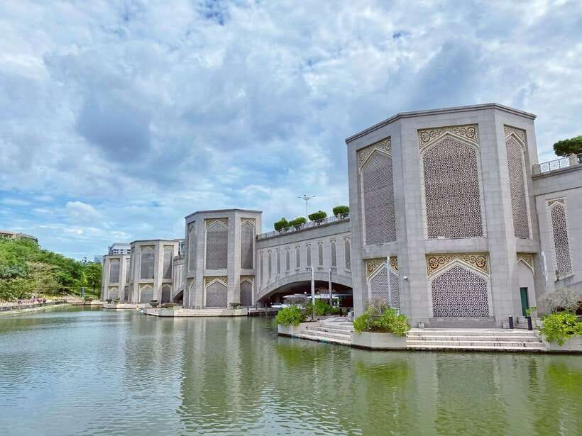 Kuala Lumpur: Putrajaya Tour Half Day Tour [Shared/Private] - Getting There From Kuala Lumpur’s Golden Triangle
