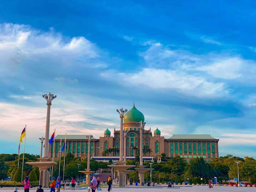 Kuala Lumpur: Putrajaya Tour Half Day Tour [Shared/Private] - Entering the Rose-Colored Putra Mosque
