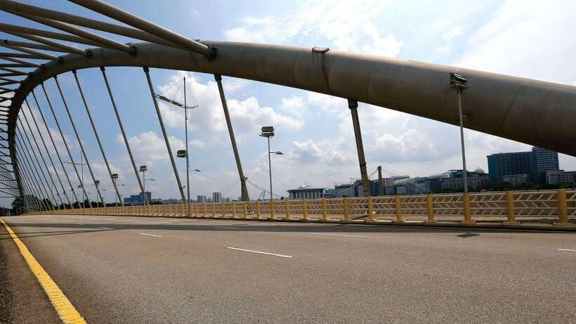Kuala Lumpur: Putrajaya Tour with Traditional Boat Cruise - Why Putrajaya makes a good half-day trip