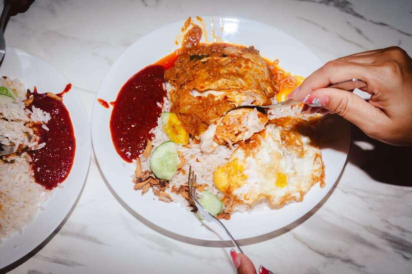 Kuala Lumpur: Sambal Street Food Tour with 15+ Tastings - Grilled fish, sambal, and the sharper side of the meal