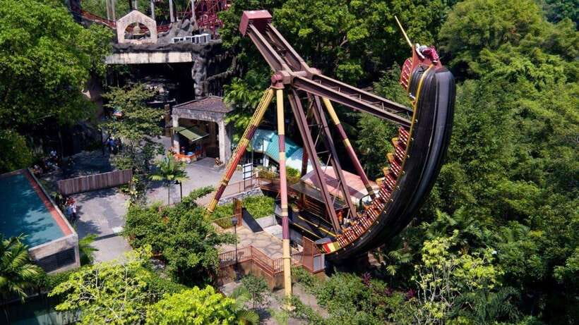 Kuala Lumpur: Sunway Lagoon Theme Park Ticket with Transfer - Water Park and the giant wave pool