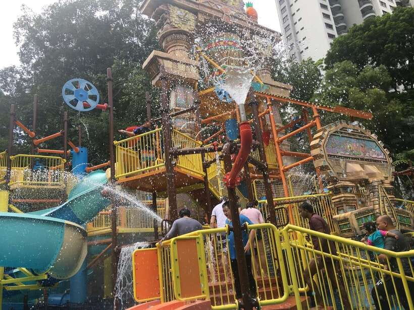 Kuala Lumpur: Sunway Lagoon Theme Park Ticket with Transfer - Scream Park and Extreme Park