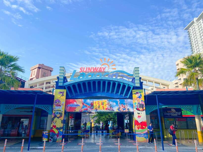 Kuala Lumpur: Sunway Lagoon Ticket & 1-Way Transfer - Six zones, one very busy day