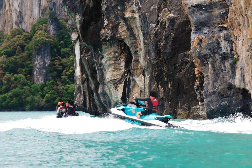 Langkawi: Jet Ski and Parasailing Tour - Safety, clothing, and who should skip it