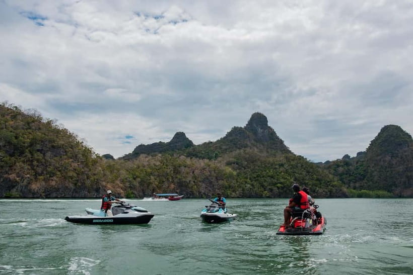 Langkawi: Jet Ski Tour UNESCO Kilim Geopark Free Video - Eagle watching over the river