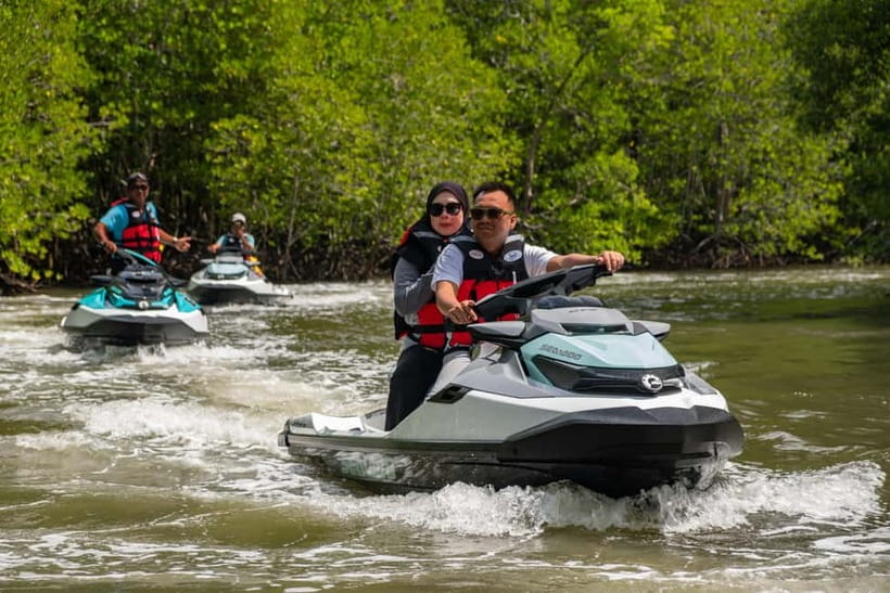 Langkawi: Jet Ski Tour UNESCO Kilim Geopark Free Video - The cliffs and rock forms of the geopark