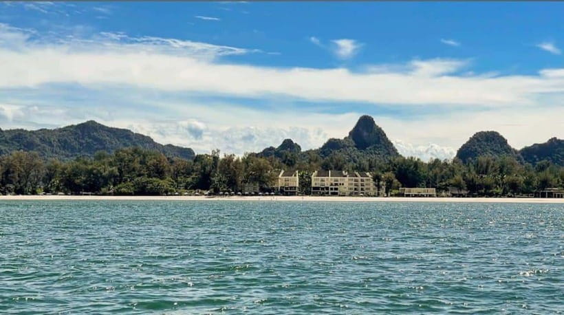 Langkawi:Mangrove Tour Private VIP Boat - Limestone cliffs, Kilim Wall, and the cave stops