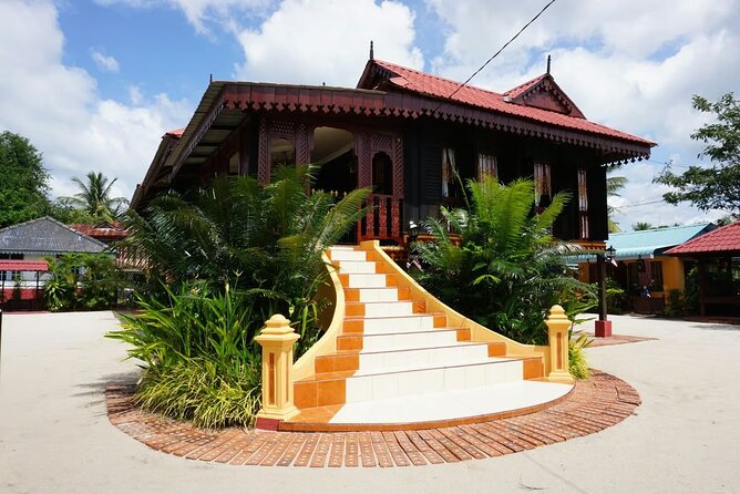 Langkawi Myth & Legend Tour MahsuriTomb TelagaTujuh BerasTerbakar - Telaga Tujuh is the day’s most active stop
