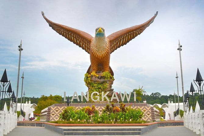 Langkawi: Private Tour with Sky Bridge and Cable Car - Kuah Town and duty-free shopping