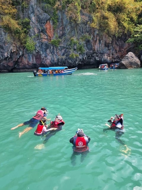 Langkawi: Tanjung Rhu Mangrove Speedboat Tour - The boat, pickup, and check-in details