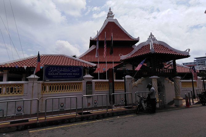 Malacca Heritage City Day Trip - Riverside art and Kampung Hulu Mosque
