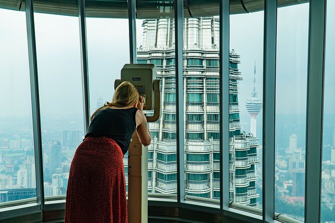 Malaysia Petronas Twin Tower Observation Deck E-Tickets - Crossing the two-story bridge on Levels 41 and 42