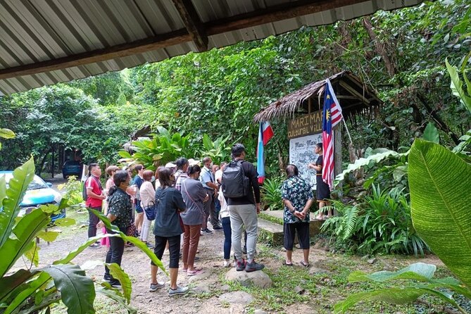 Mari Mari Cultural Village - Tasting rice wine and traditional snacks