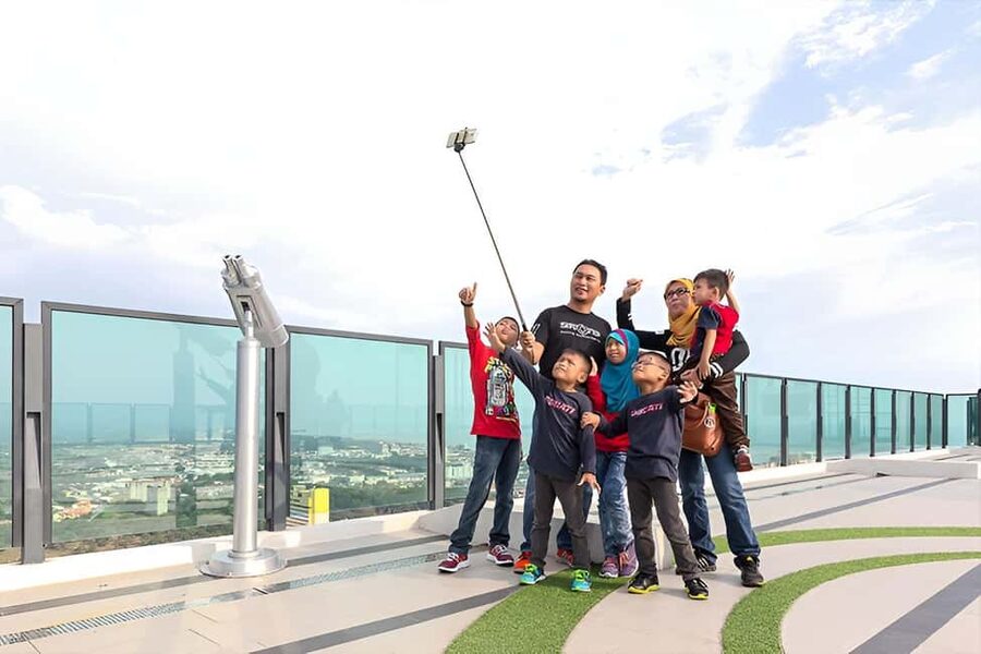 Melaka: The Shore Sky Tower Admission Ticket - The glass floor: a short burst of nerve