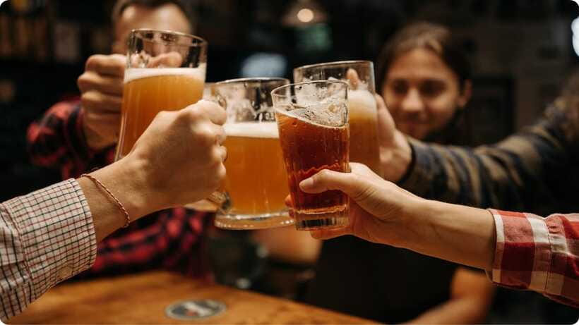 Nomadic Nightfall: Kuching Pub Crawl Adventure - How to make the most of the evening