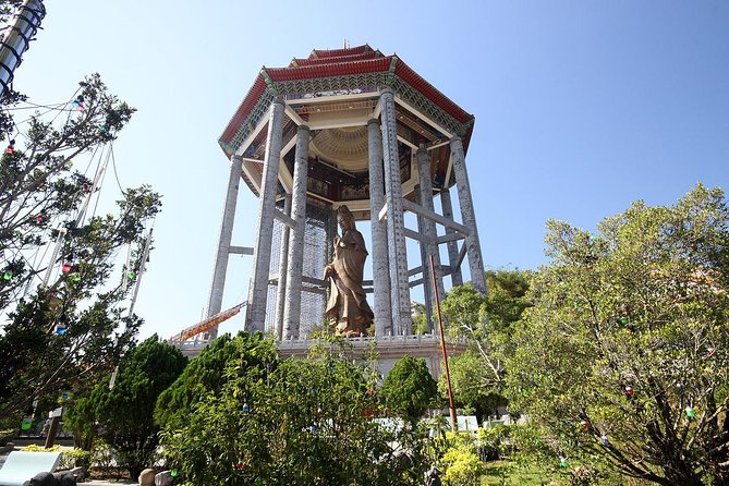 Penang City Private Half Day Tour With Khoo Kongsi & Kek Lok Si - Armenian Street sets the tone
