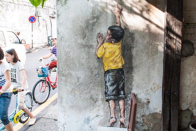 Penang Instagrammable Tour with Lunch - George Town street art sets the tone