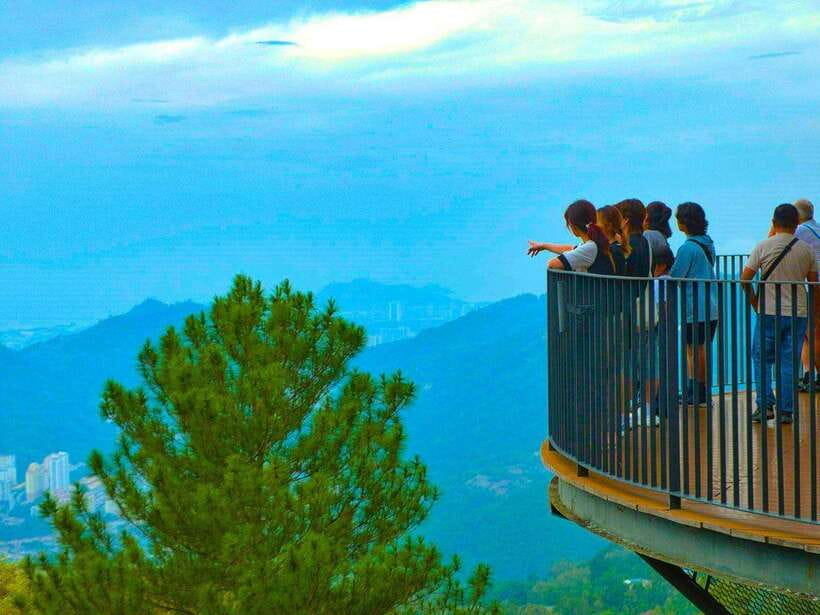 Penang: Kek Lok Si Temple and Penang Hill Guided Tour - A practical way to handle the temple in the heat