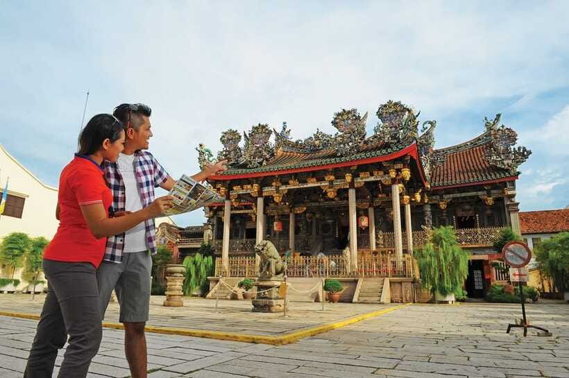 Penang: Top Seven Wonders Of Penang Private Exploration Tour - Local food closes the morning
