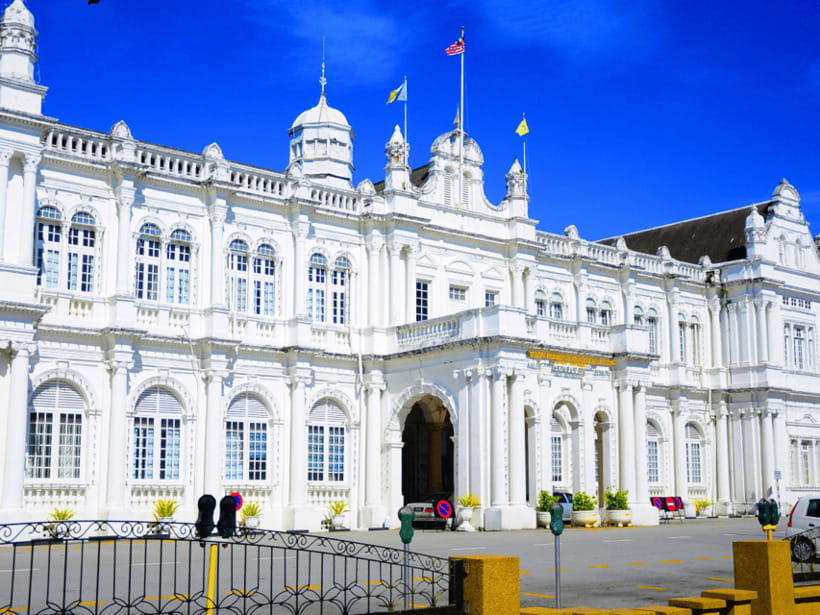 Penang: Trishaw Ride and Hawker Center Food Tour - From landmarks to Wantan Mee and Satay