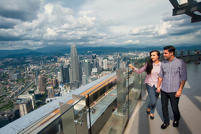 Petronas Twin Tower Tickets & Top Ten Wonder of Kuala Lumpur Tour - Starting above Kuala Lumpur at the Petronas Twin Towers