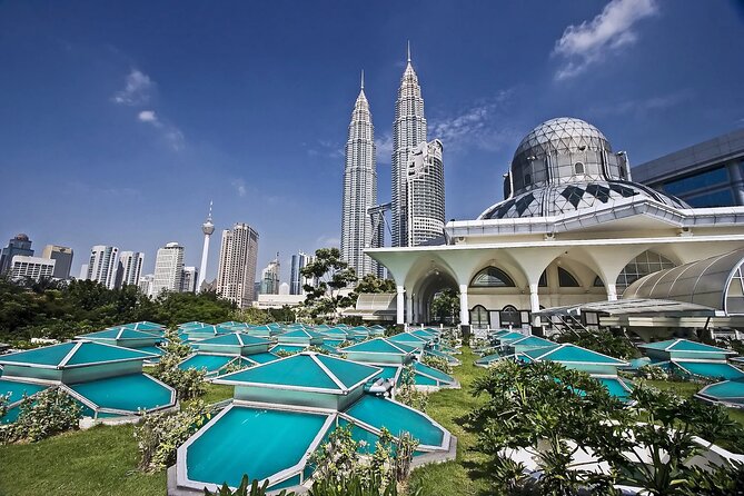 Private FullDay Tour includes Petronas Twin Towers & Batu Caves - The Lake Gardens provide a short green break