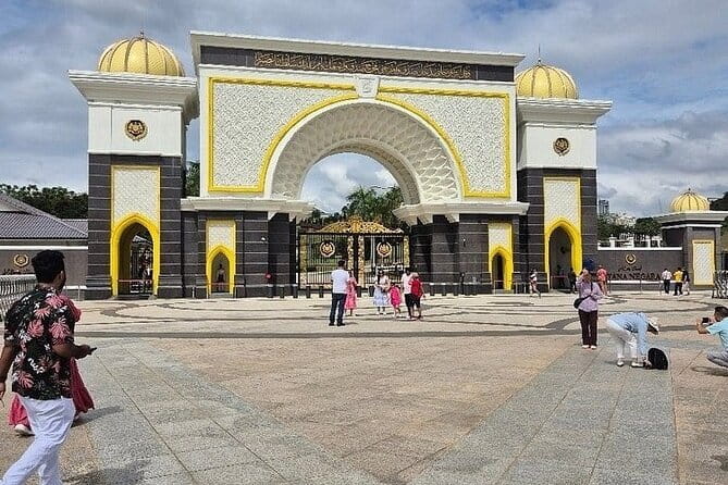 Private Half-Day Cultural Tour in Kuala Lumpur - Central Market: the best place to browse for souvenirs