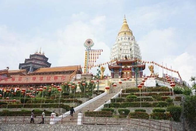 Private Half-Day Penang Hill and Kek Lok Si Temple Tour - Seeing Kek Lok Si’s many layers