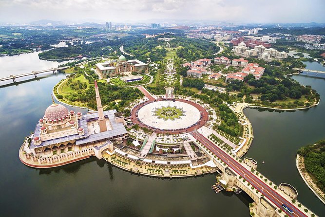 Private Half-Day Putrajaya Tour with Lake Cruise from Kuala Lumpur - The return route and Sepang Formula 1 circuit