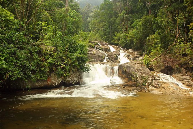 Private Kanching Waterfalls with Batu Caves & Ramayana Caves Tour - Ramayana Cave: a colorful Hindu story underground