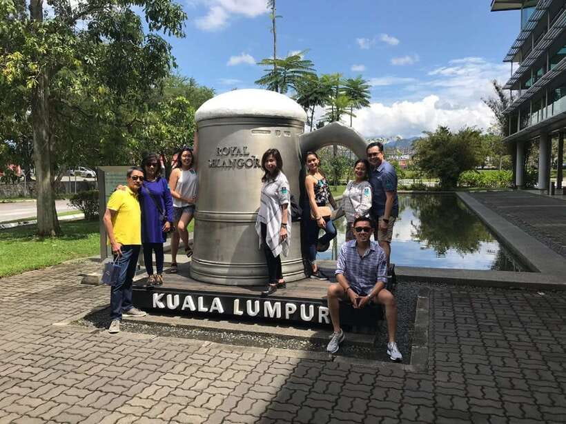 Private KL City Tour with Petronas Twin Towers & Batu Caves - Istana Negara and Thean Hou Temple