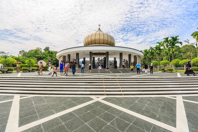 Private Kuala Lumpur Customizable Orientation Full Day Tour - National Monument and Istana Negara