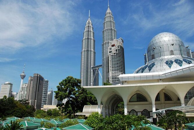 Private Night Tour: Petronas Twin Tower And Shopping - Key points at a glance