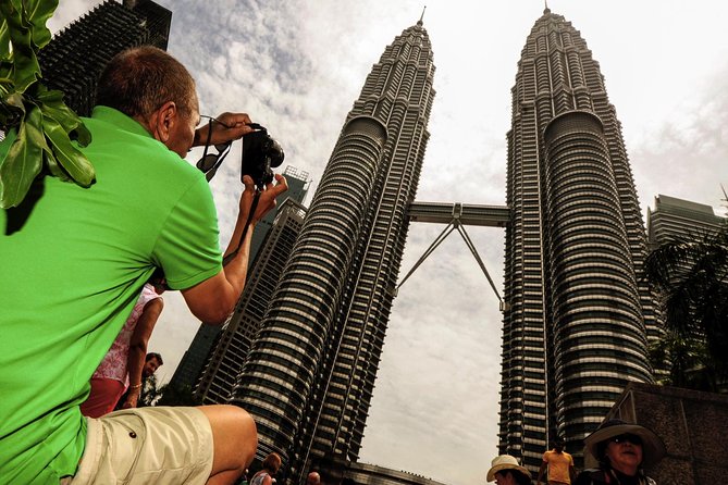 Private Night Tour: Petronas Twin Tower And Shopping - Petronas Twin Towers: the high point of the evening
