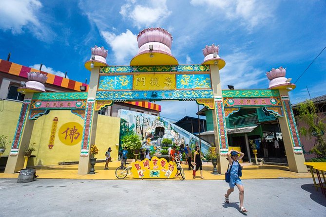 Private Tour: Crab Island Sightseeing Boat Ride and Seafood Lunch - Exploring a car-free fishing village