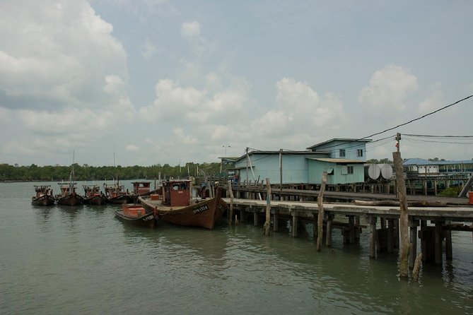 Private Tour: Crab Island Sightseeing Boat Ride and Seafood Lunch - What the private format adds