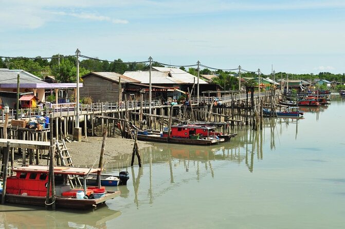 Private Tour: Crab Island Sightseeing Boat Ride and Seafood Lunch - Choosing lunch from the island’s seafood restaurants