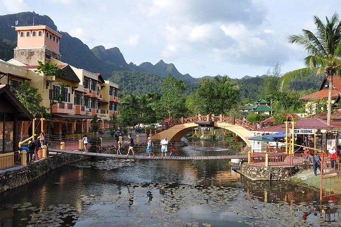 Private Tour in Langkawi with SkyBridge and Langkawi Cable Car - Eagle Square and the giant eagle statue