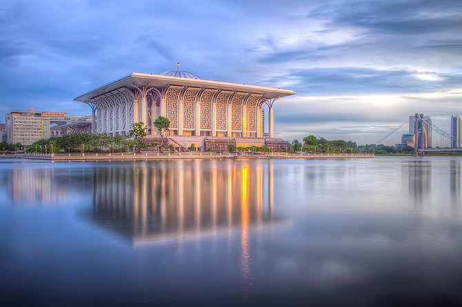 Putrajaya City Tour with Batu Caves & Sight Seeing Cruise - What the private format really adds